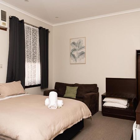 New Crown Hotel Motel هاي المظهر الخارجي الصورة